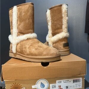 Preloved Ugg Carter boots in very good condition size 9 with Box